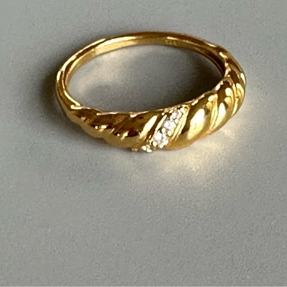 14k Gold finish Sterling Silver Classic Gold Twist CZ Ring - Picture 4 of 17